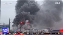 공장 화재로 3명 부상…달리던 승용차에 불