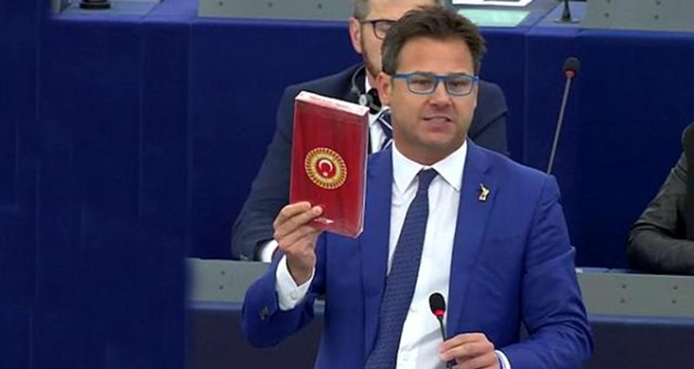 Barış Pınarı Harekatı'nı eleştiren AP Milletvekili aşırı sağcı Angelo Ciocca cezalandırıldı