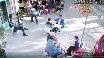 Çıplak resim ve görüntülerle şantaj yaparak 52 bin 800 lira almıştı; suçüstü yakalandı