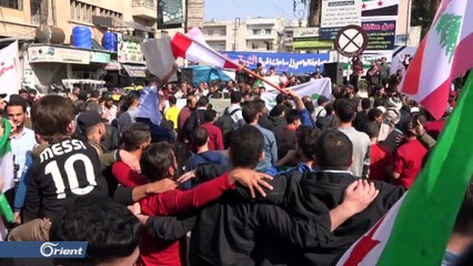 مظاهرة في مدينة إدلب دعما لعملية التعليم بعد انقطاع الدعم عن المدارس