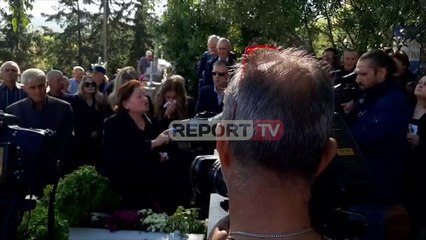 Nëna e Kacifas para varrit të djalit: Çohuni! Rrëmbeni bombat, pushkën e shpatat kundër diktaturës