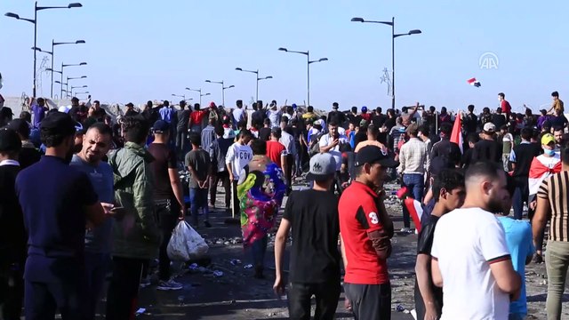Irak'ta göstericiler, oturma eylemine başladı - BAĞDAT
