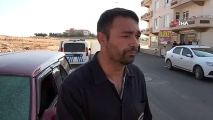 Otomobilinin önünü kesip, taşladılar