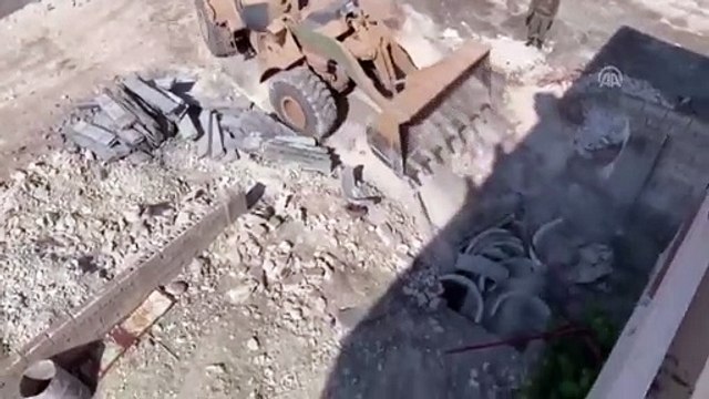 PKK/YPG’li teröristlere ait tünel ve mevziler kullanılamaz hale getiriliyor