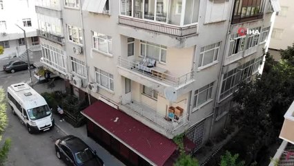 Avcılar'da birçok vatandaş hasarlı evlerinden taşınıyor