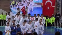 Gençlik ve Spor Bakanı Kasapoğlu, Ümraniye’de yüzme havuzunun açılışını yaptı