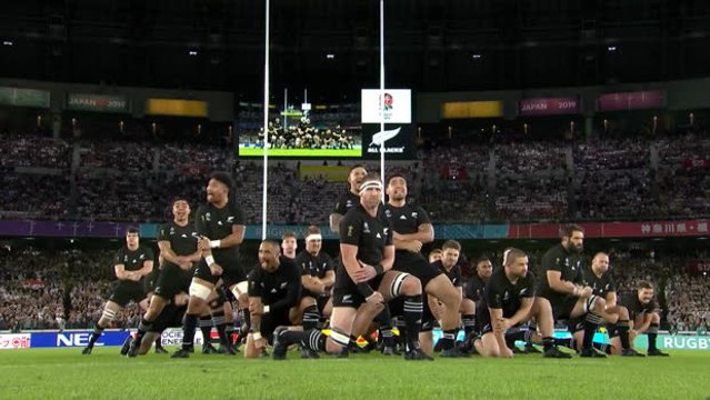 England humble New Zealand to reach final