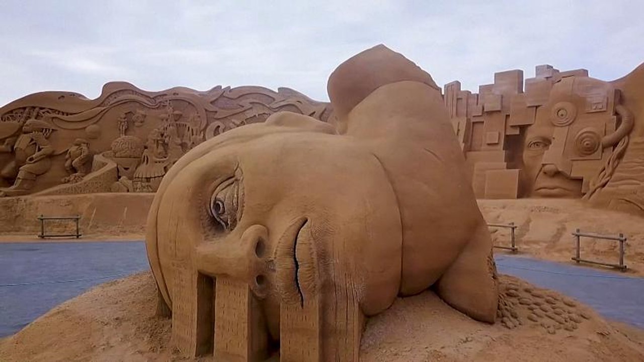 Schon 120.000 Besucher: Roboter aus Sand in Søndervig