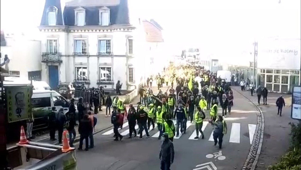 Plus de 300 gilets jaunes manifestent à Epinal