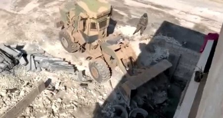 Barış Pınarı Harekatı bölgesinde PKK/YPG'li teröristlere ait tünel ve mevziler imha ediliyor