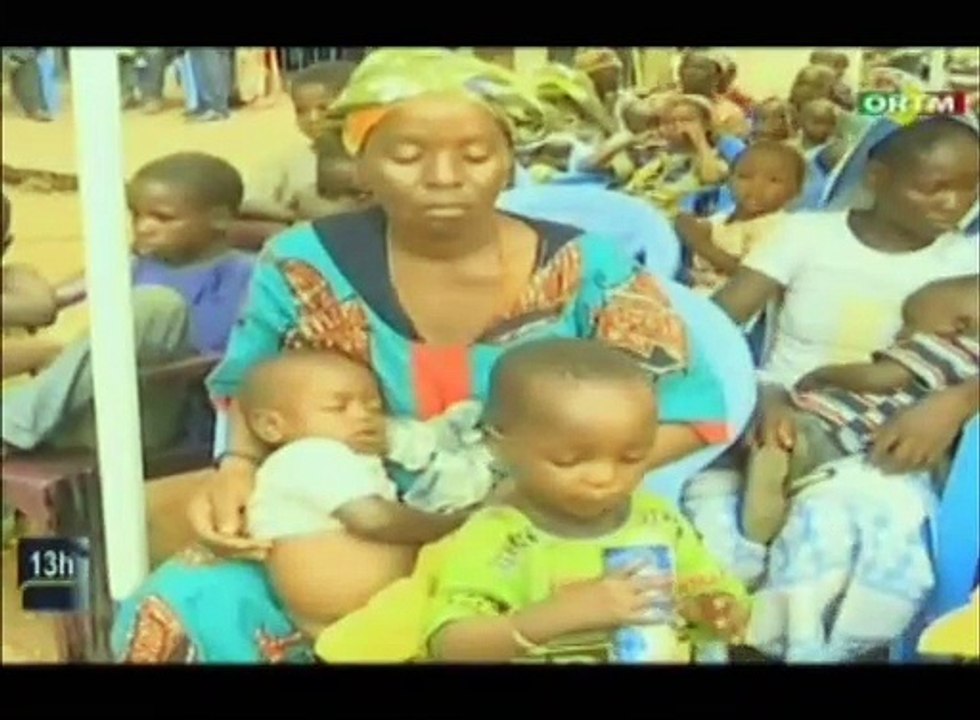 ORTM - Remise de dons aux déplacés par le service de l’action Humanitaire à l’occasion de la 25 édition du mois de la solidarité à Bamako