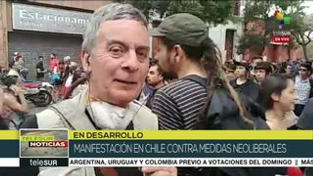 Chilenos desbordan las calles de Santiago contra políticas de Piñera