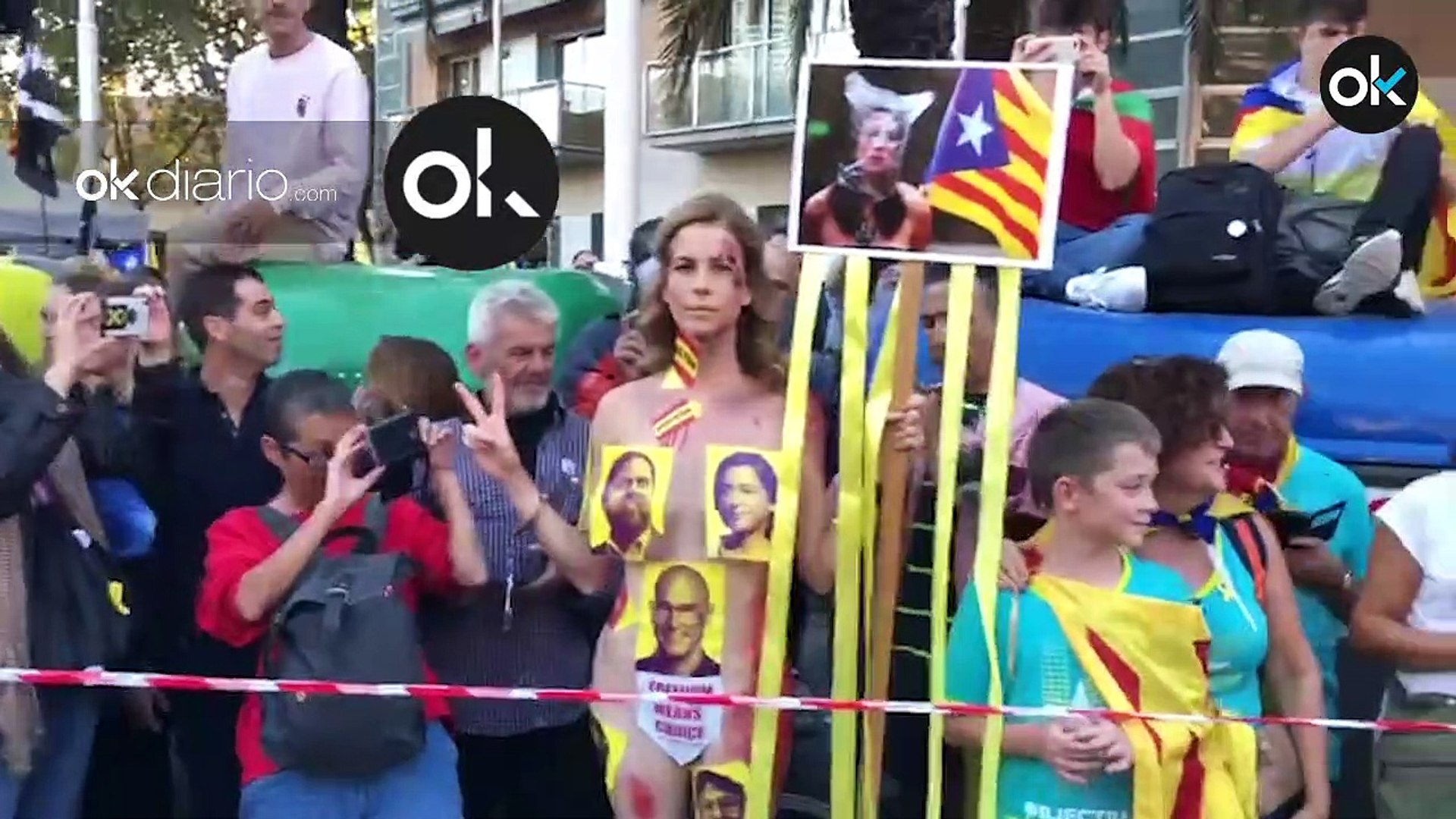Una mujer desnuda en la manifestación indpendentista de Barcelona - Vídeo  Dailymotion