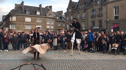 Pour les Equidays, un cheval immense parade dans les rues de Vire