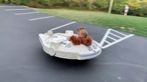 Un papa fabrique une Faucon millennium Star Wars roulant pour ses enfants