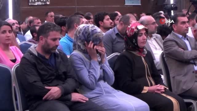 HDP önünde oturma eylemini yapan annelerden Ayşegül Biçer: Benim yaklaşık bir yılım bitecek oğlumu...