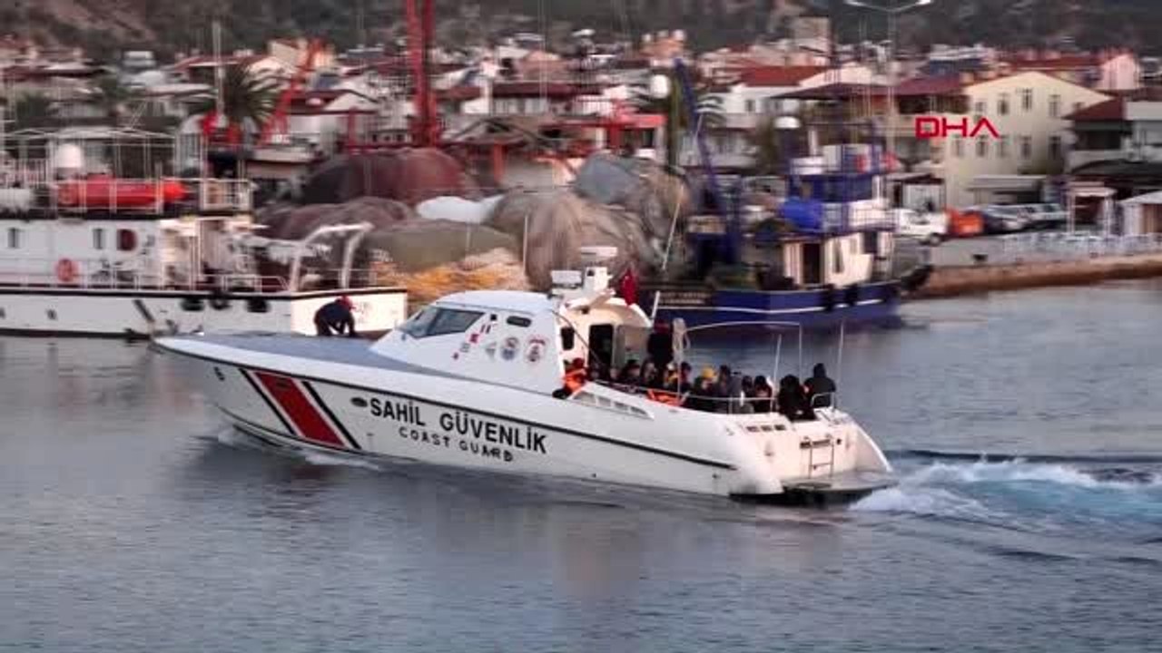Çanakkale lastik botlarda 1 afgan ölü bulundu, 168 afgan kaçak yakalandı