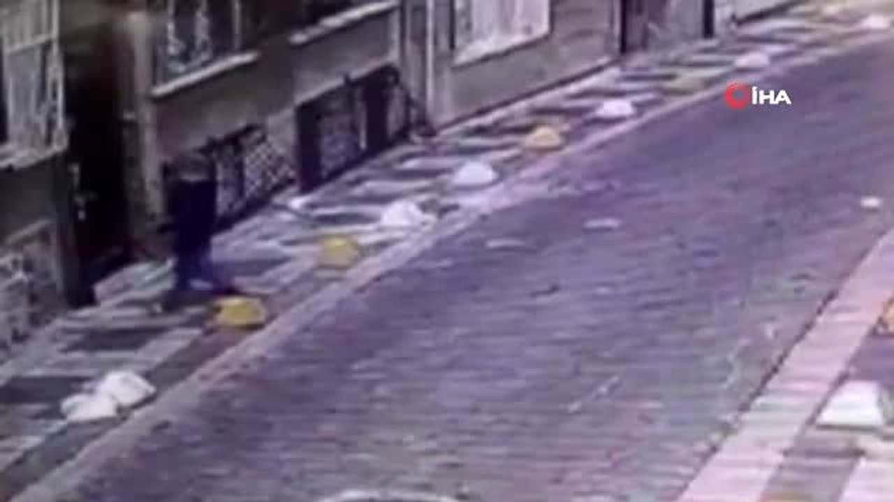 "Örümcek adam" gibi duvara tırmanan hırsız kamerada