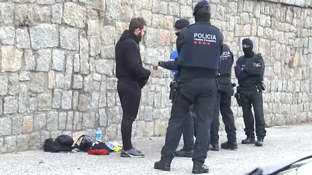 Identificaciones y 9.000 euros intervenidos en el paso fronterizo de La Junquera