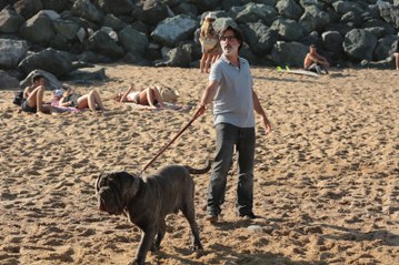 Mon chien Stupide Film - Extrait - Agression