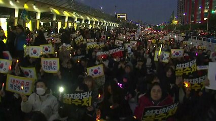 계속되는 촛불집회...민심의 향방은? / YTN