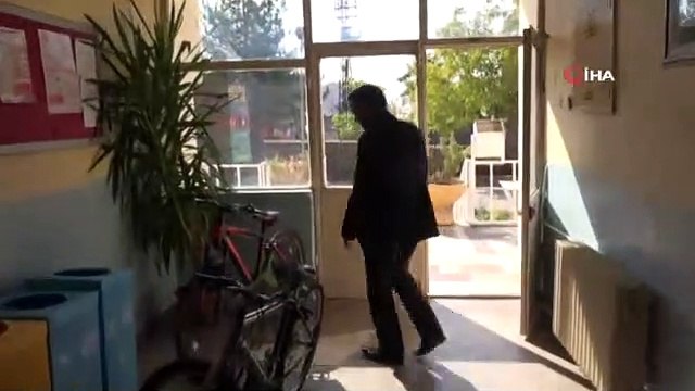 Başkan, makam aracı yerine bisiklet kullanıyor