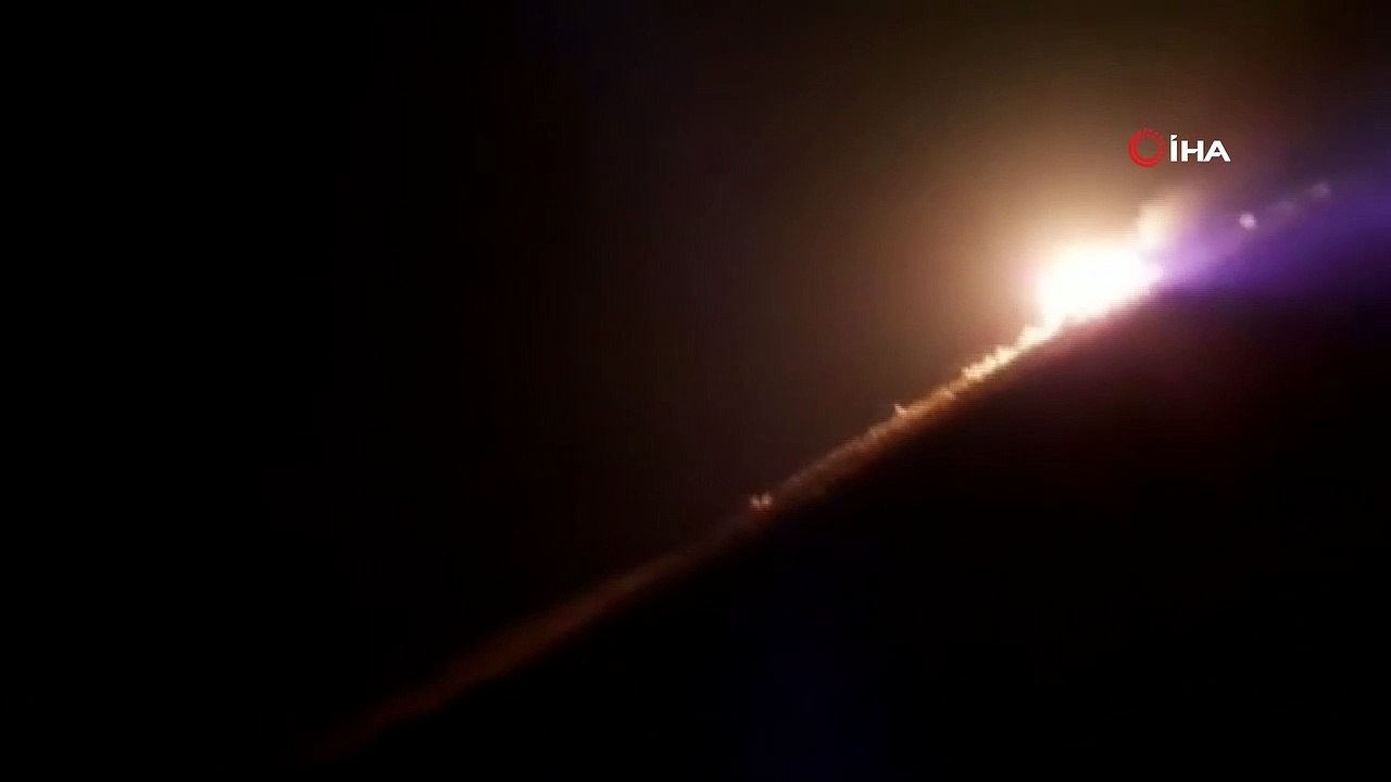 - Trump'tan merak uyandıran açıklama, Bağdadi öldürüldü mü ?- ABD Başkan Donald Trump’ın sosyal medyadan yaptığı “Az önce çok büyük bir şey oldu” açıklaması merak uyandırdı- Açıklama, DEAŞ lideri Ebu Bekir El Bağdadi’nin öldürül..