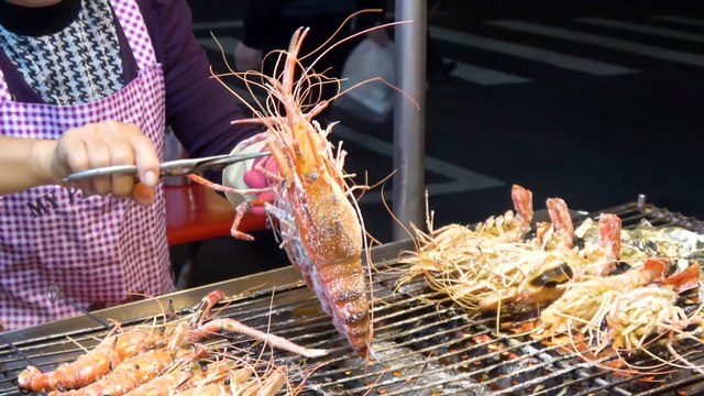 Taiwanese Street Food at Liuhe Night Market - 길거리 음식