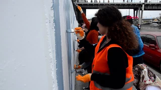 İstanbul-üniversiteliler, ilkokul duvarlarını renklendirdi