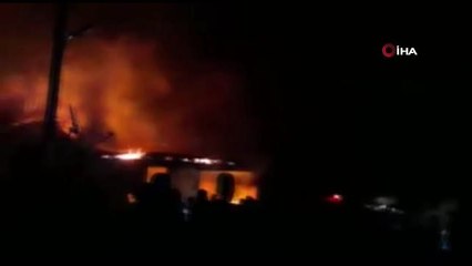 Yangında ölen baba ve oğlunun cesetleri el ele bulundu