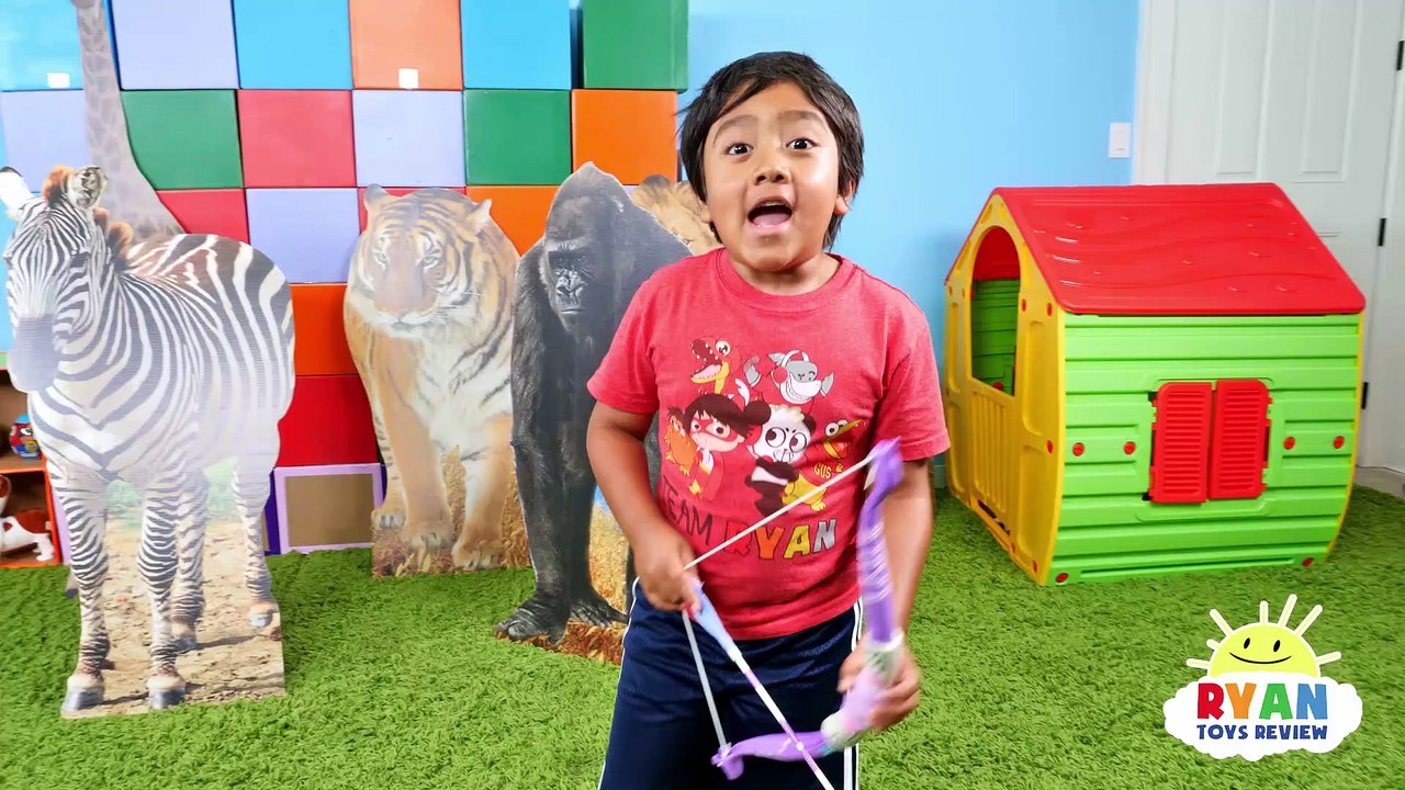 Ryan Pretend Play with Zoo animals for Children Hide and Seek!!!