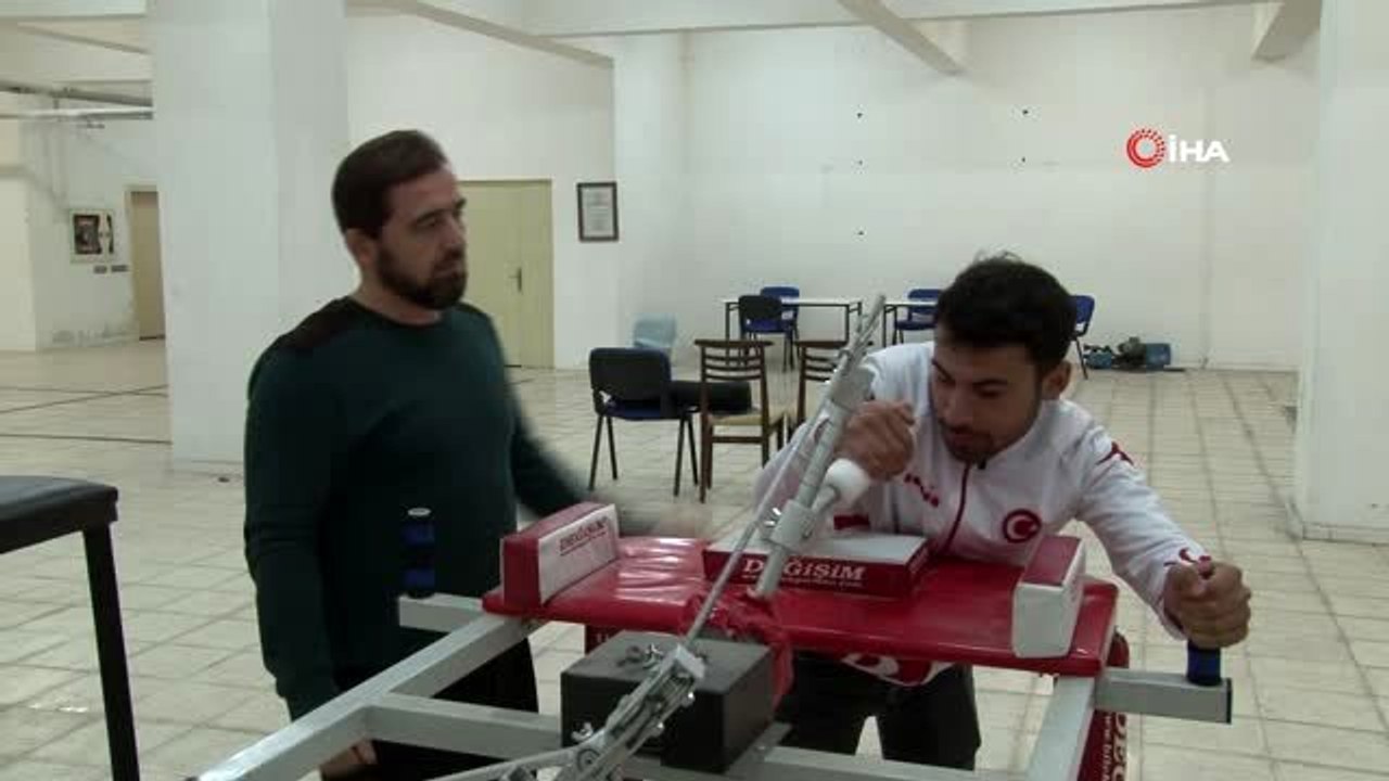 Bilek güreşinde bir numara olmak istiyor