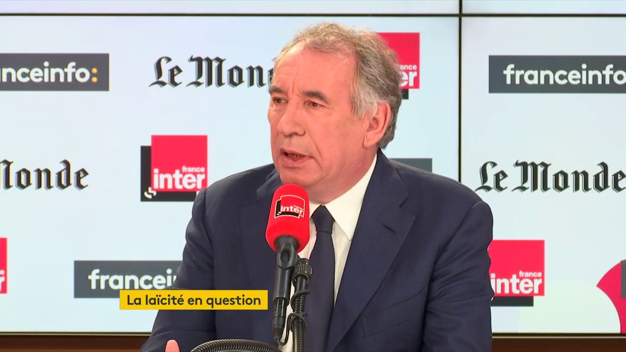 François Bayrou : "Ce n'est pas parce qu'on porte un foulard, par tradition ou par conviction, qu'on n'a pas les mêmes problèmes que les autres. Je ne veux pas que nos compatriotes musulmans se sentent rejetés par l'Etat, les médias, la République"