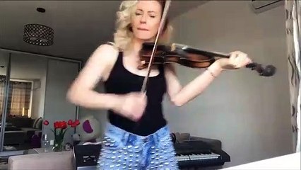 kemanın dibine vuran kız