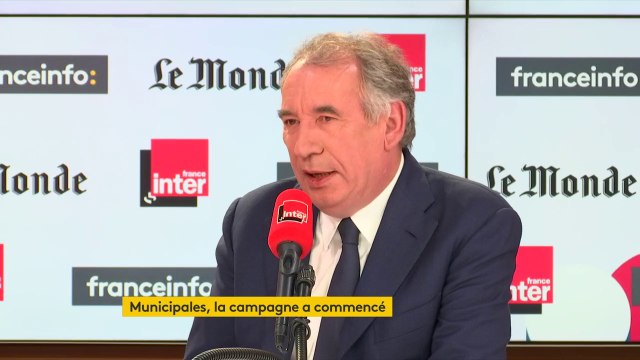 François Bayrou : Je ne crois pas qu'une élection municipale soit une élection qui doive être politisée au sens des étiquettes de partis politiques : elle doit être politisée au sens des candidats et des valeurs qu'ils défendent.