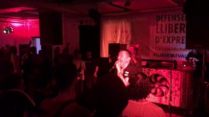 Fermín Muguruza durante su actuación en el festival El Tingladu, en Bruselas