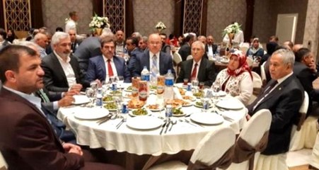 Meclis'te bir araya gelemeyen siyasileri aynı karede buluşturan düğün