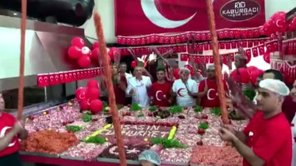 Adanalı kebapçıdan cumhuriyet bayramı kutlaması