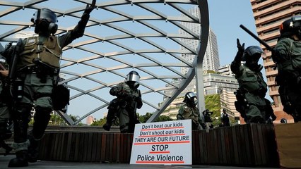 Hong Kong: lacrimogeni sui manifestanti