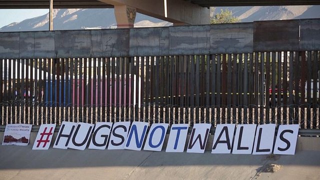 Frontière USA/Mexique : Des familles réunies pour quelques minutes