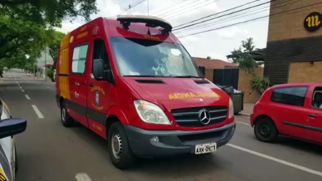 Jovem é detido após causar forte batida de trânsito e ameaçar terceiros com faca no Centro de Cascavel