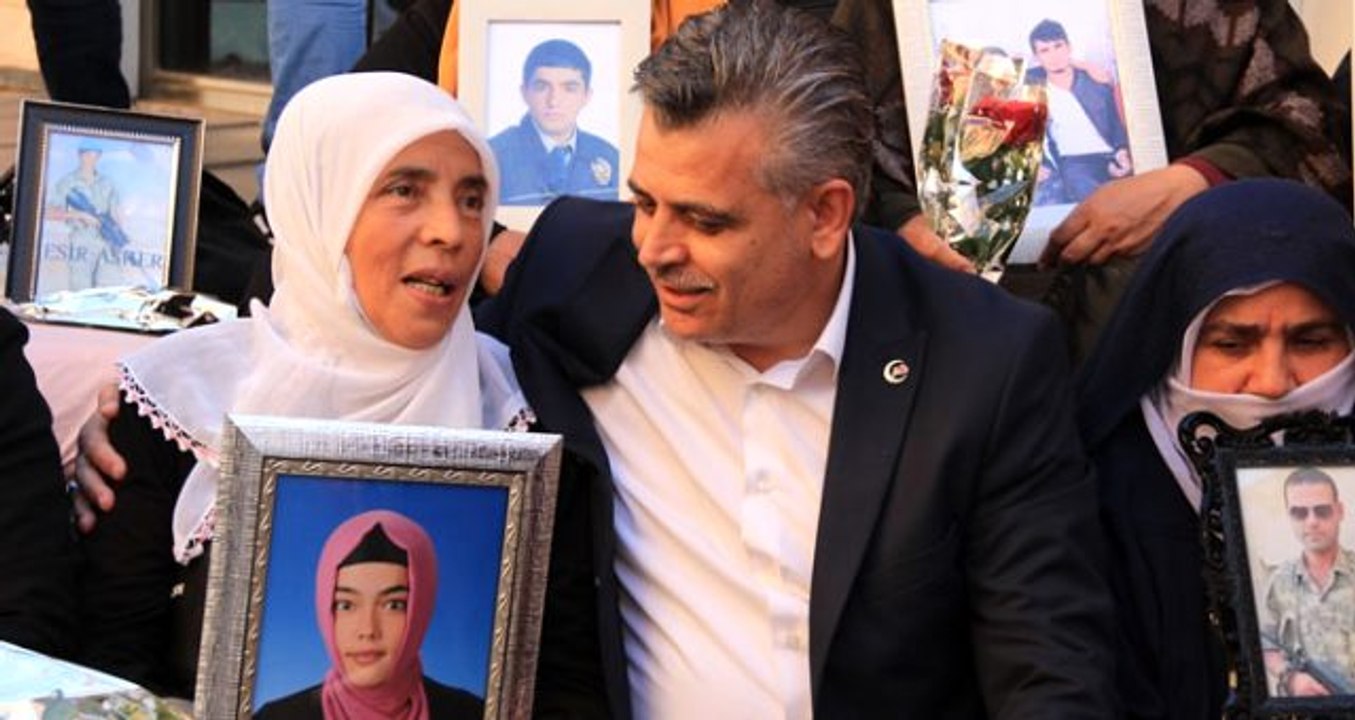 Büyük Birlik Partisi'nden Diyarbakır'da evlat nöbeti tutan annelere destek