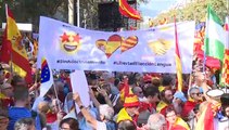 Decenas de miles de personas toman las calles de Barcelona por la unidad de España