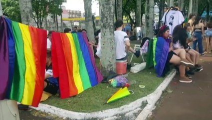 Pelo respeito à diversidade: trio elétrico chama atenção no Centro de Cascavel