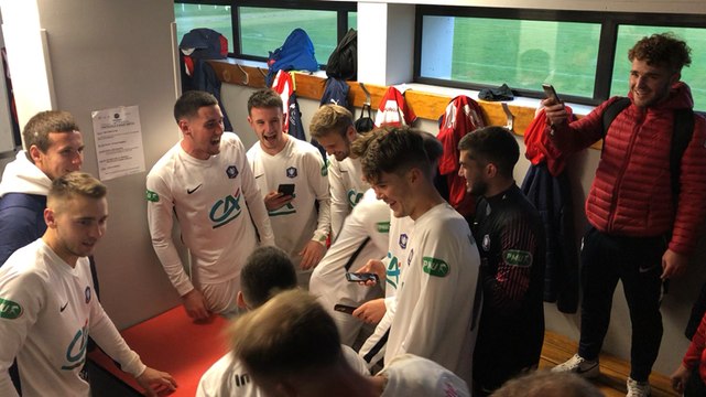 Chaude ambiance dans les vestiaires après la victoire du Stade paimpolais