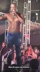 En plein concert, des gens volent la chaîne en or d'Akon