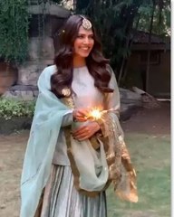 Malavika Diwali Celebration: மத்தாப்புடன் தீபாவளி வாழ்த்து