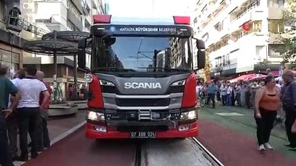 Yangını film gibi izlediler