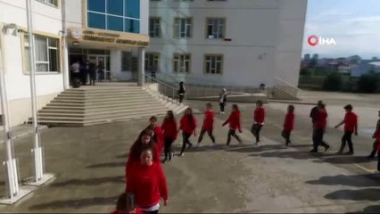 Lise öğrencilerinden '29 Ekim' kareografisi