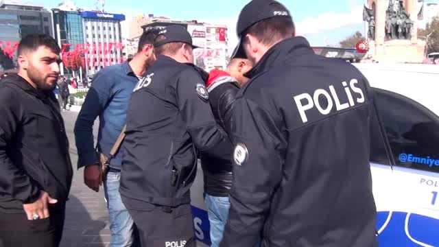 Yabancı turist sahte para ile alışveriş yapmak istedi, satıcının dikkatinden kaçamadı